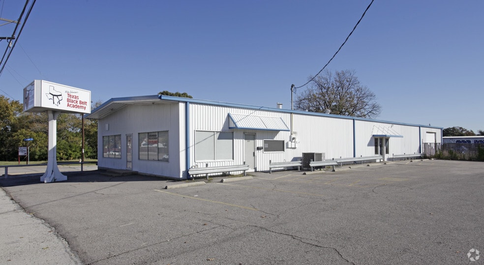 425 N Cooper St, Arlington, TX for lease - Primary Photo - Image 1 of 3
