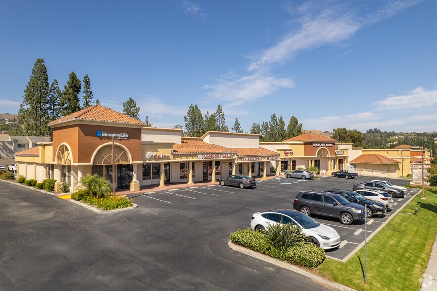 375-385 W Central Ave, Brea, CA for lease - Primary Photo - Image 1 of 2