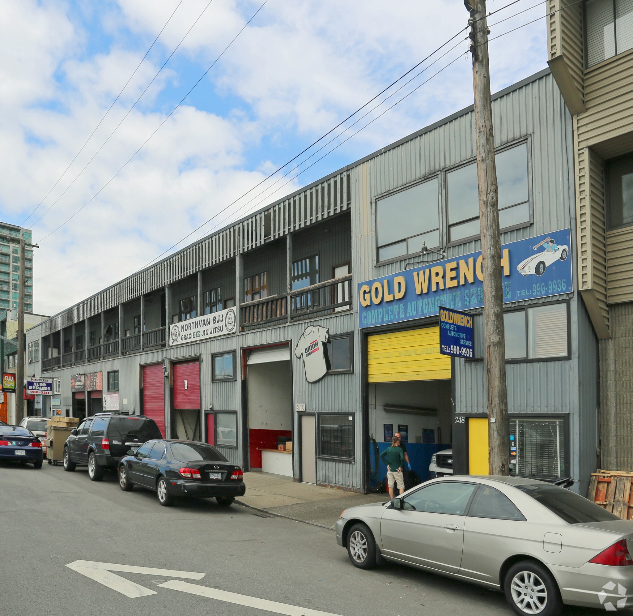 238-250 E Esplanade, North Vancouver, BC à louer Photo principale- Image 1 de 8