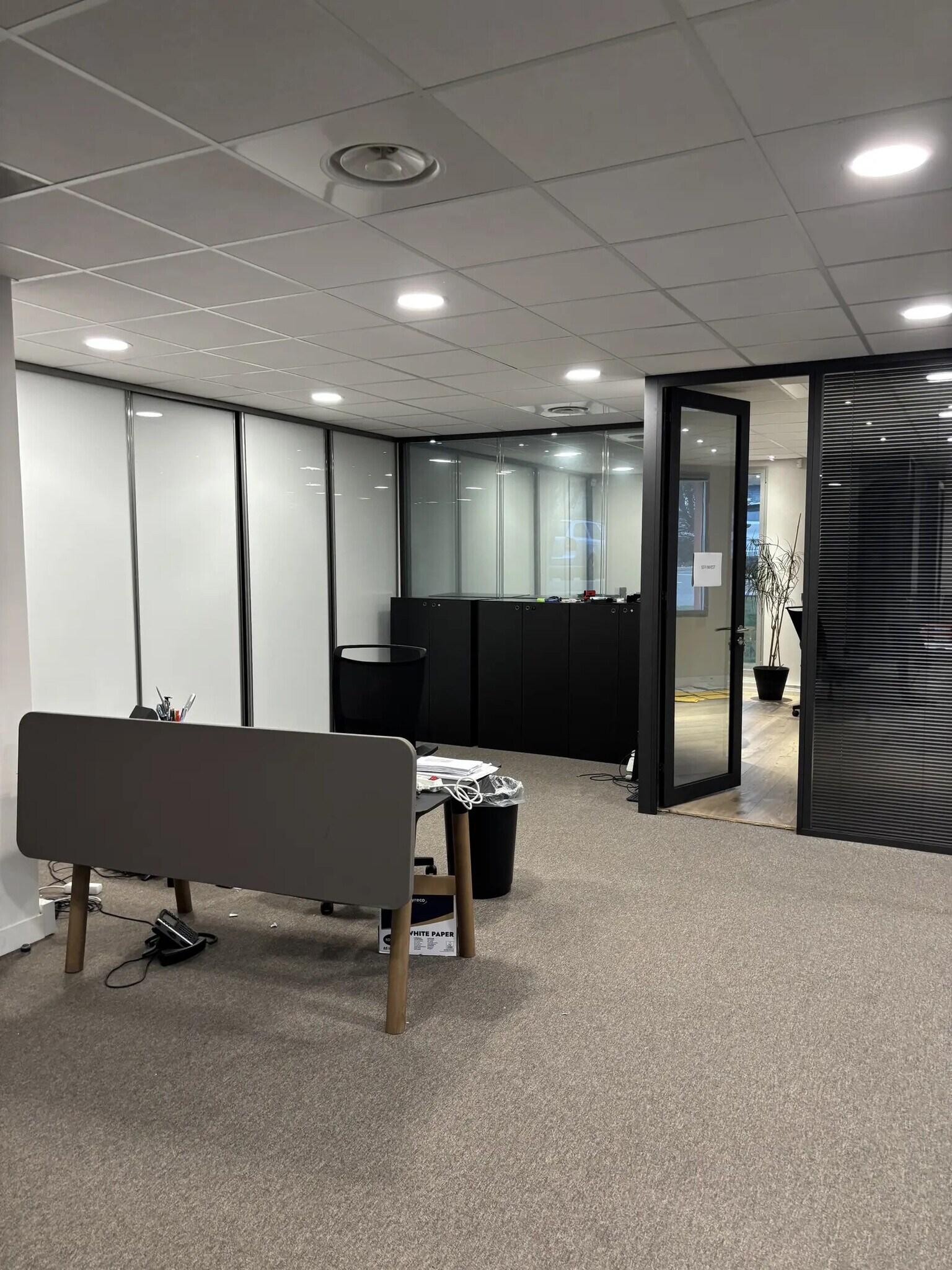 Office in Aix-en-Provence for sale Interior Photo- Image 1 of 5