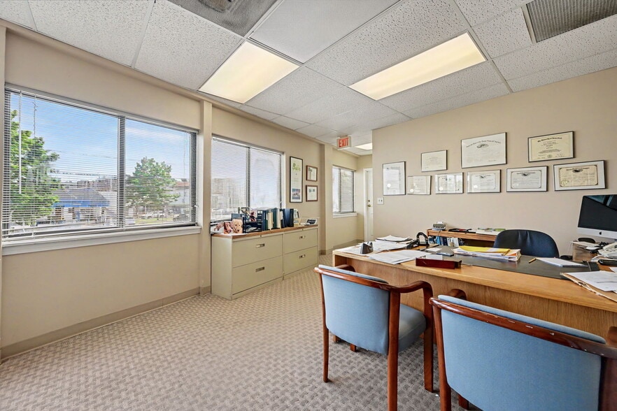 22-24 East Ave, New Canaan, CT for sale - Interior Photo - Image 2 of 9