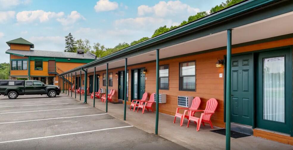 2050 S US 41, Marquette, MI à vendre - Photo du bâtiment - Image 3 de 42