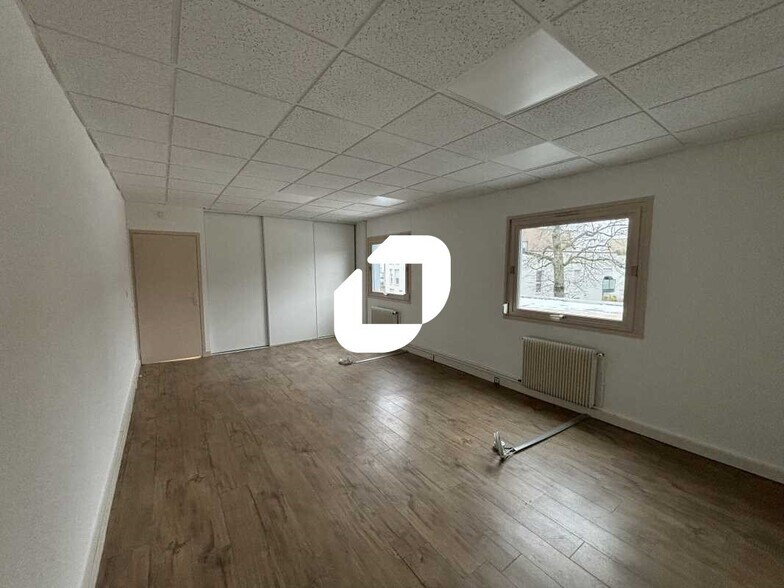 Office in Charbonnières-les-Bains for lease - Interior Photo - Image 2 of 9