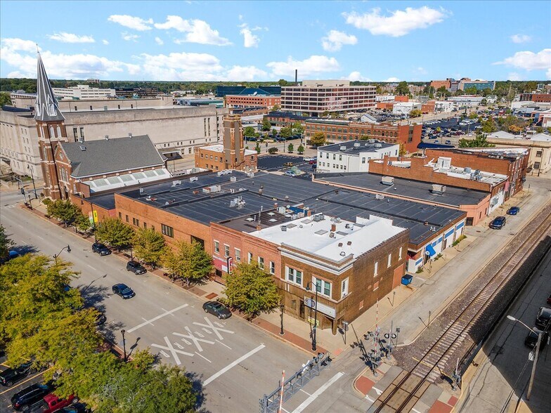 217 E Monroe St, Springfield, IL à louer - Photo du bâtiment - Image 2 de 56