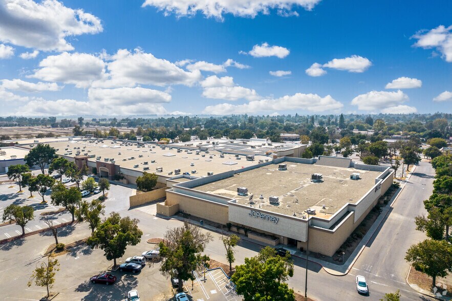 1268 E Gibson Rd, Woodland, CA à vendre - Photo du bâtiment - Image 2 de 5