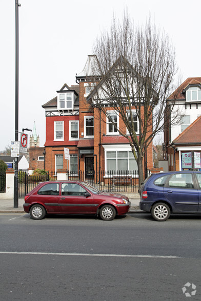 62 Station Rd, London à louer - Photo principale - Image 1 de 2