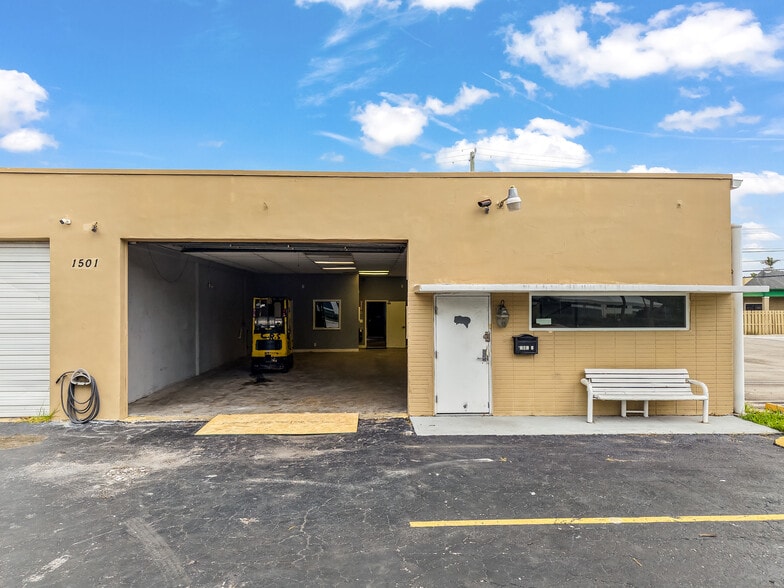 1501 NW 1st Ct, Boca Raton, FL à louer - Photo du bâtiment - Image 2 de 33