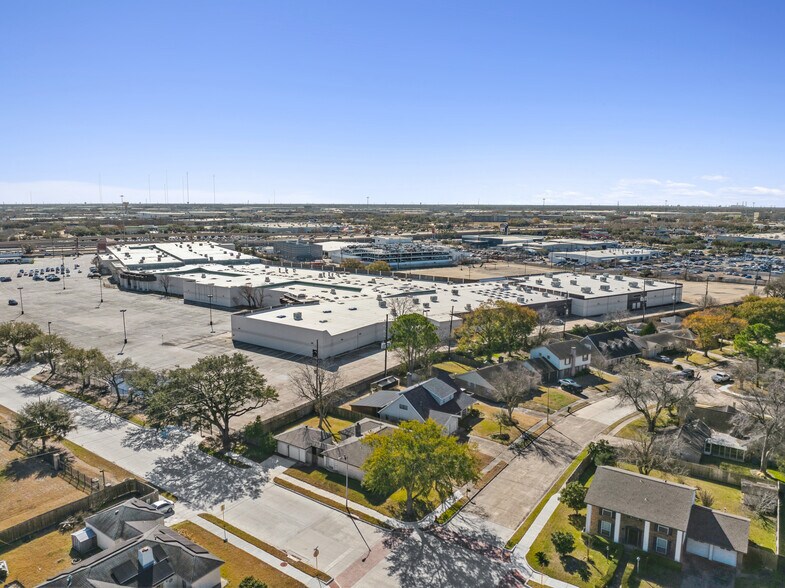 12002 US 59 Hwy, Meadows Place, TX à vendre - Photo du bâtiment - Image 2 de 7