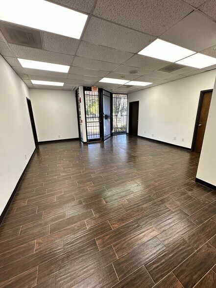 740 Bradfield Rd, Houston, TX à vendre - Photo du bâtiment - Image 2 de 18