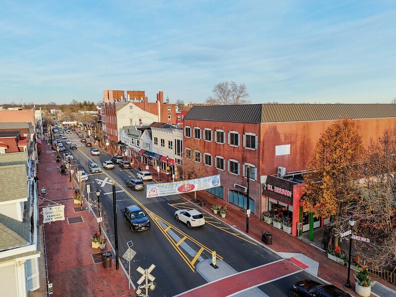 36 W Main St, Freehold, NJ à louer - Photo du bâtiment - Image 3 de 28
