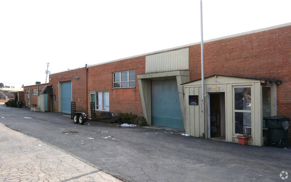 2020 Lehigh Ave, Glenview, IL à louer - Photo du bâtiment - Image 3 de 4