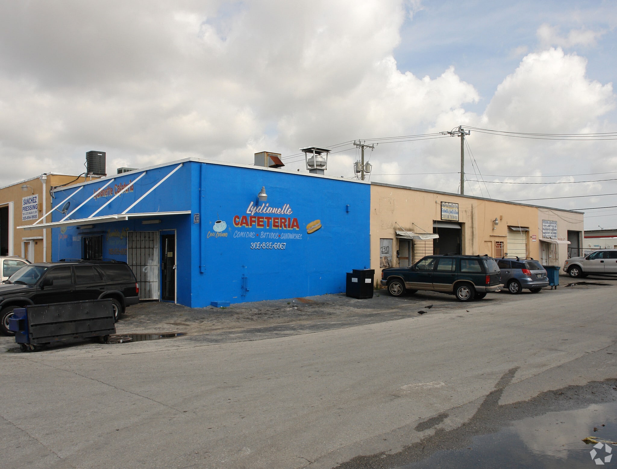 2300-2330 E 11th Ave, Hialeah, FL for lease Primary Photo- Image 1 of 7