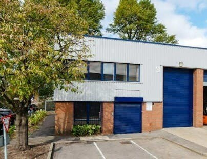 Willow Rd, Slough à louer - Photo du bâtiment - Image 2 de 5