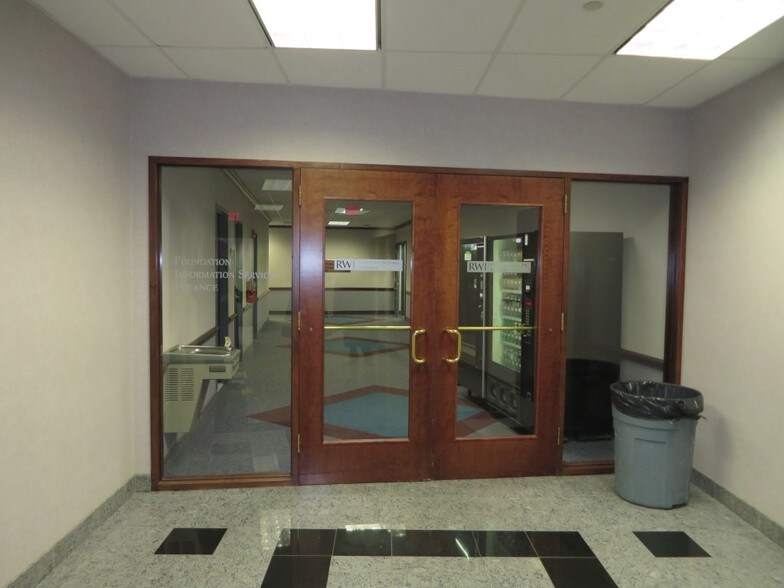 92 E Main St, Somerville, NJ à louer - Photo intérieure - Image 3 de 29