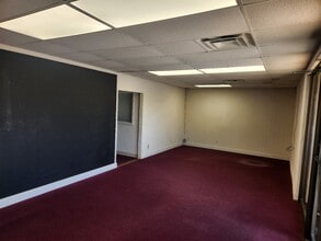 1509-1511 W Gore Blvd, Lawton, OK for lease Interior Photo- Image 2 of 6