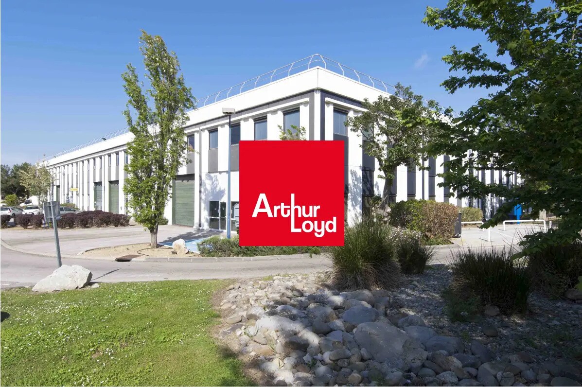 Flex in Marseille for lease Building Photo- Image 1 of 17