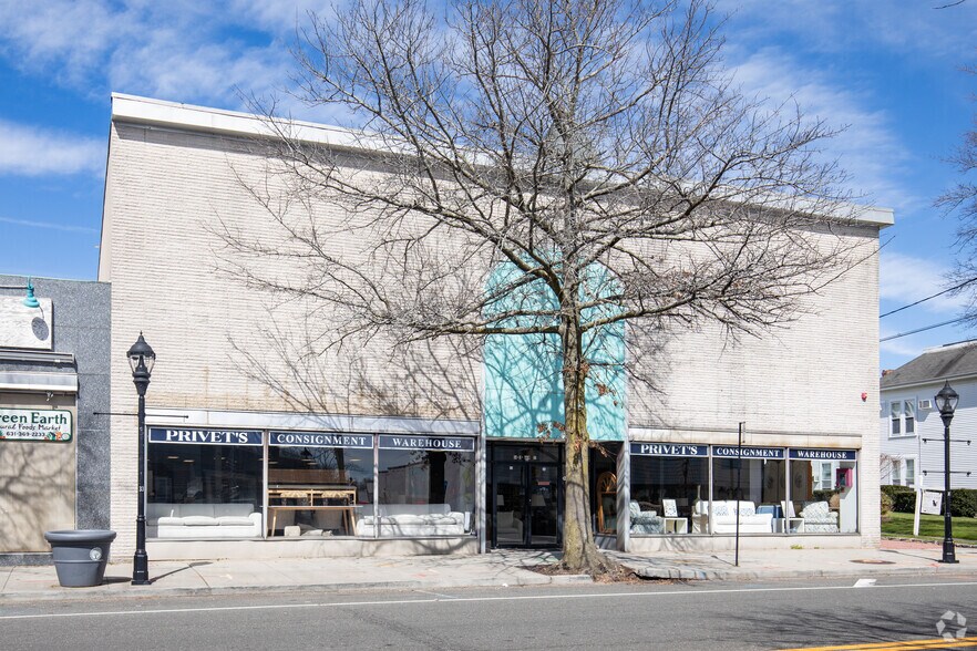 54 E Main St, Riverhead, NY à louer - Photo du bâtiment - Image 2 de 4