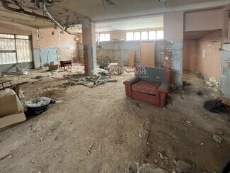 Plus de détails pour Multi-résidentiel à vendre