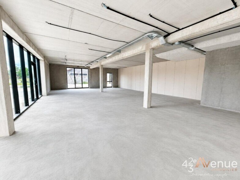 Retail in Andrézieux-Bouthéon for lease - Interior Photo - Image 2 of 4