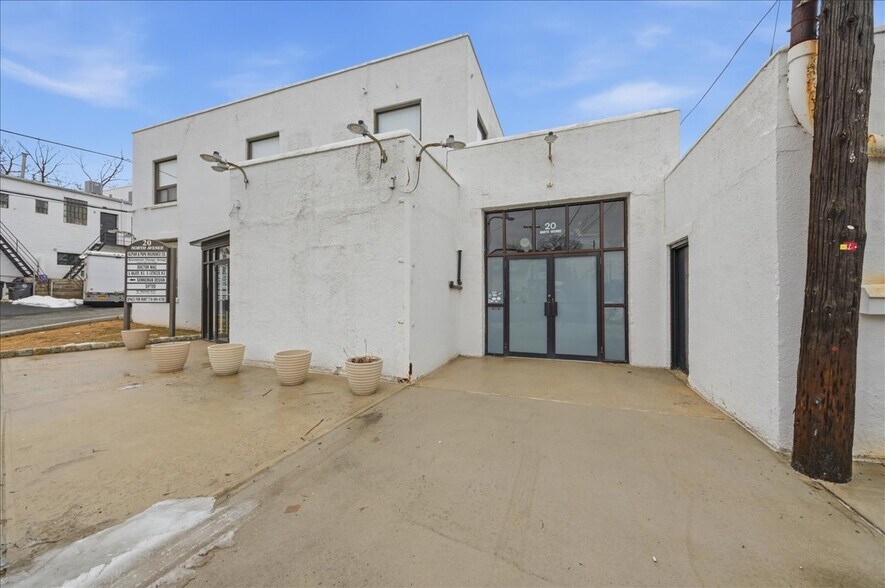 20 North Ave, Larchmont, NY à louer - Photo du bâtiment - Image 2 de 17
