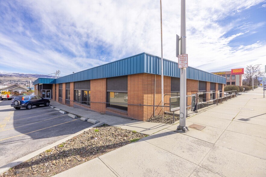 325 Chelan Ave, Wenatchee, WA à louer - Photo du bâtiment - Image 2 de 24