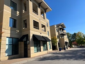 1221 Bower Pky, Columbia, SC à louer Photo du bâtiment- Image 1 de 12