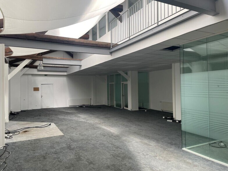 Flex dans Clamart à louer - Photo du bâtiment - Image 3 de 12