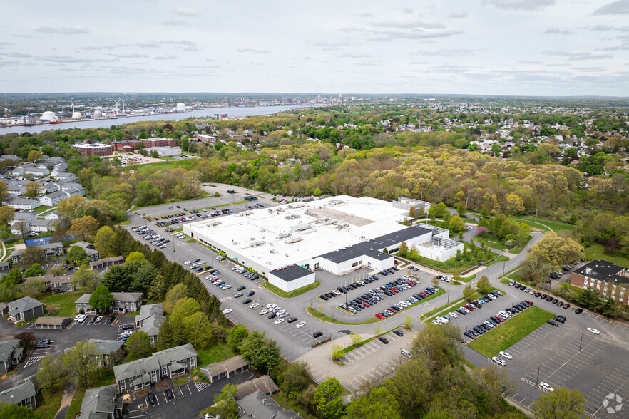 115 Tripps Ln, Riverside, RI à louer - Photo principale - Image 1 de 20