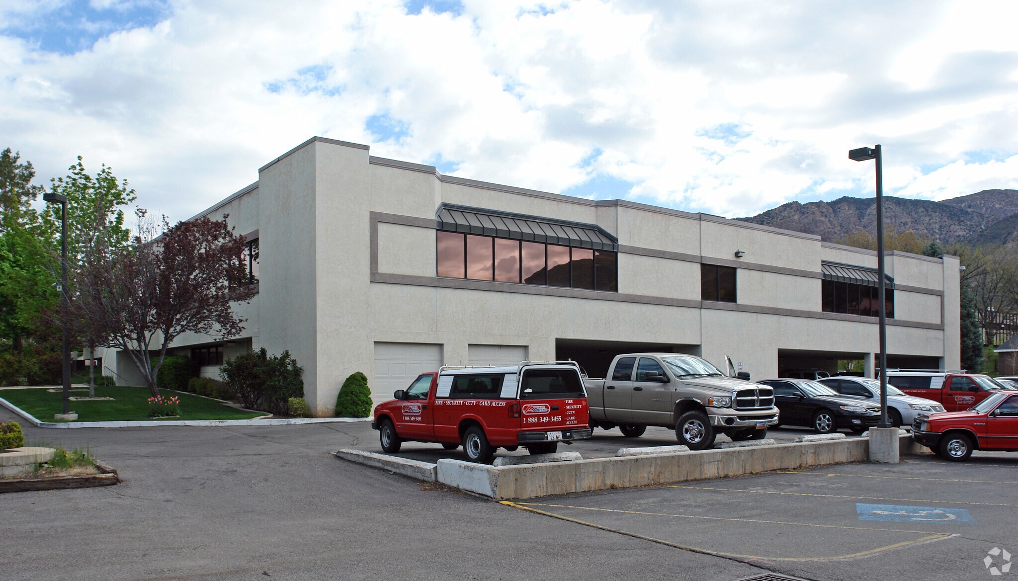 3293 Harrison Blvd, Ogden, UT à louer Photo du bâtiment- Image 1 de 21