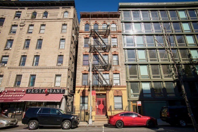 357 W 54th St, New York, NY à vendre Photo du bâtiment- Image 1 de 4