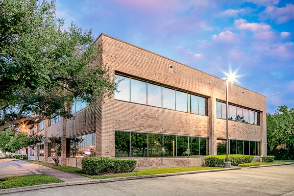 8031 Airport Blvd, Houston, TX à louer - Photo du bâtiment - Image 2 de 4
