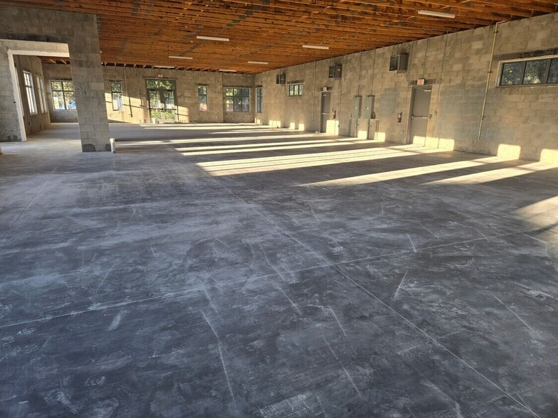 16608 Sunrise Lakes Blvd, Clermont, FL for sale - Building Photo - Image 3 of 16