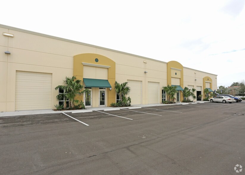10428 W State Road 84, Davie, FL à louer - Photo du bâtiment - Image 3 de 9