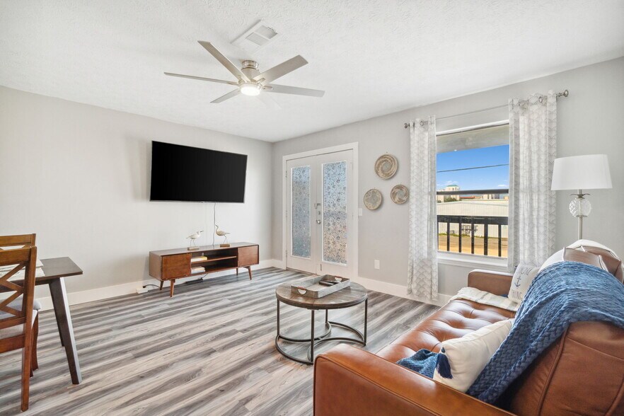 4021 Dolphin Dr, Panama City, FL à vendre - Photo du bâtiment - Image 3 de 18