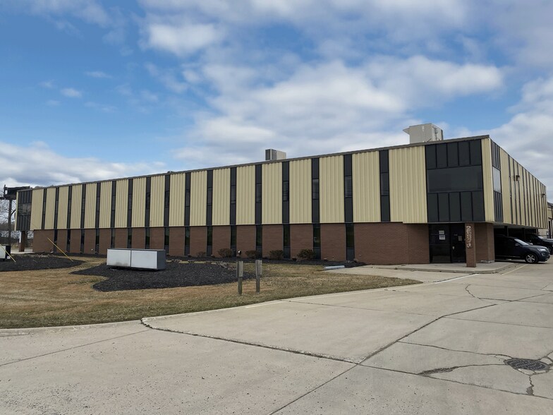 25325-25371 Henry B Joy Blvd, Harrison Township, MI à louer - Photo du bâtiment - Image 3 de 4