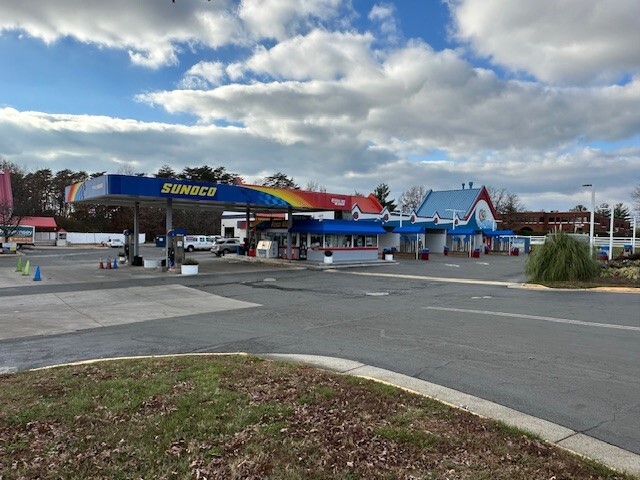 200 Davis Dr, Sterling, VA for sale - Primary Photo - Image 1 of 11