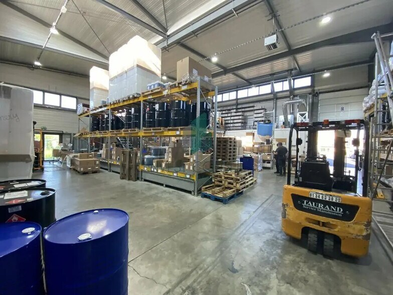 Local d'activités dans Ennery à vendre - Photo du bâtiment - Image 3 de 11