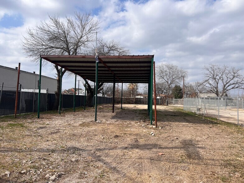 6501 Enrique M Barrera Pky, San Antonio, TX à louer - Photo du bâtiment - Image 3 de 8