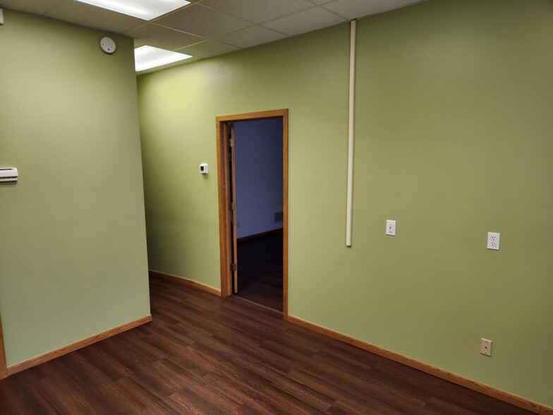 207 Park Ave S, Park Rapids, MN for lease - Interior Photo - Image 3 of 11