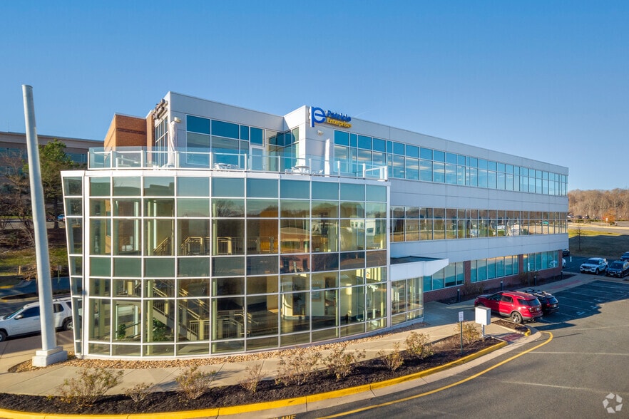 525 Corporate Dr, Stafford, VA for lease - Building Photo - Image 1 of 19