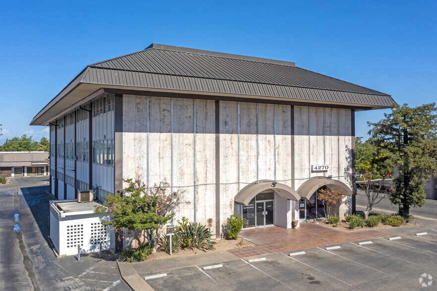 4270 N Blackstone Ave, Fresno, CA for sale - Primary Photo - Image 1 of 28