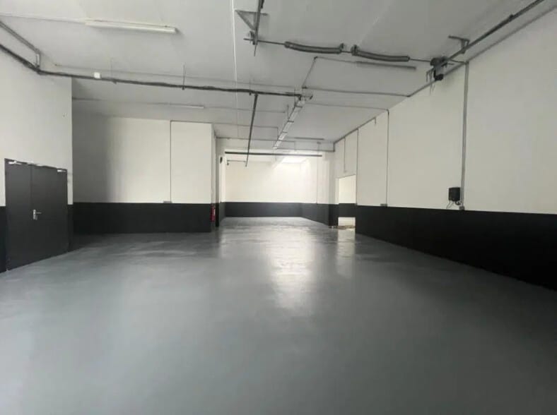 Office in Villejuif for lease - Interior Photo - Image 3 of 8