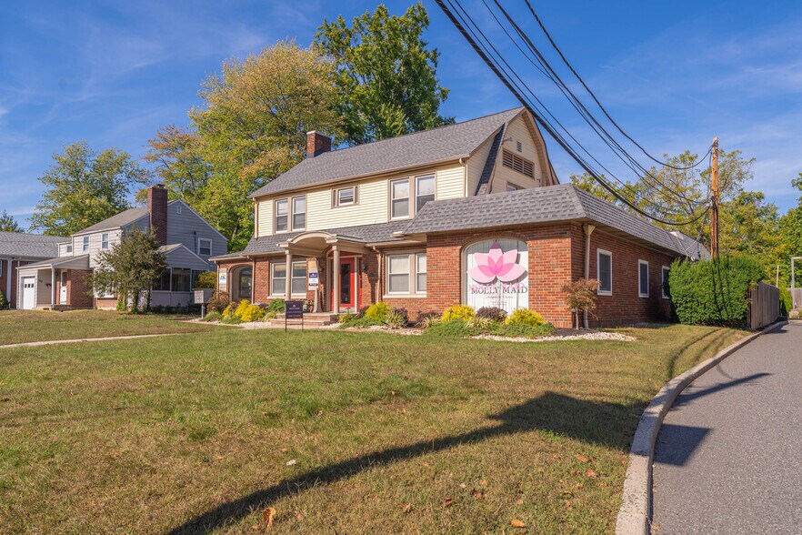 150 W End Ave, Somerville, NJ à louer - Photo du bâtiment - Image 2 de 10