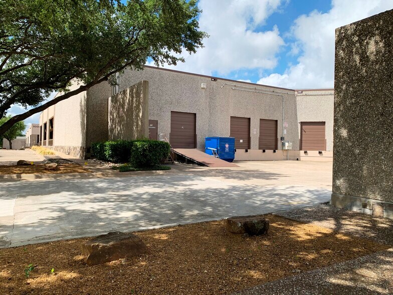 2900 Gateway Dr, Irving, TX for lease - Building Photo - Image 3 of 9