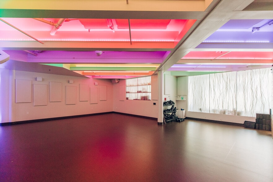 110 SW Yamhill St, Portland, OR for lease - Interior Photo - Image 2 of 4