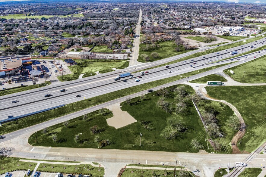5855 N Stemmons Fwy, Corinth, TX à vendre - Aérien - Image 3 de 6