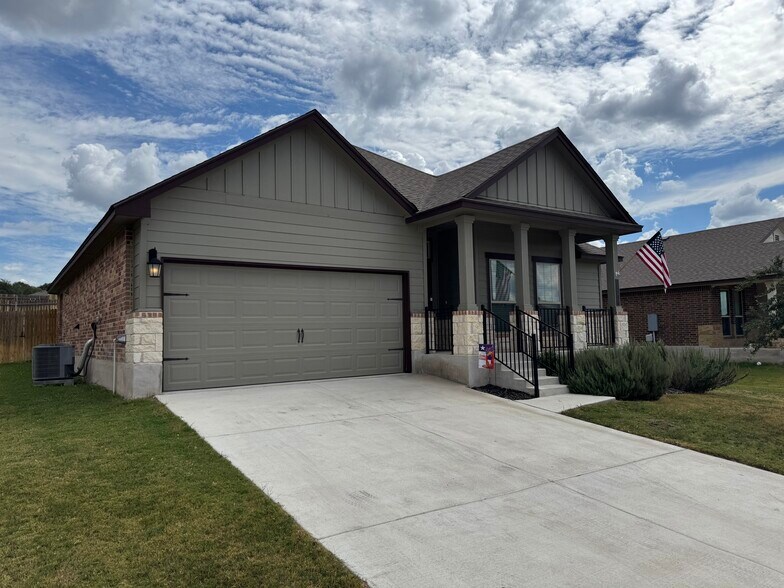 129 Cinnamon Loop, Burnet, TX à vendre - Photo du bâtiment - Image 2 de 7