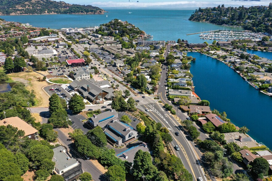 1100-1120 Mar West St, Tiburon, CA à vendre - Photo du bâtiment - Image 3 de 12