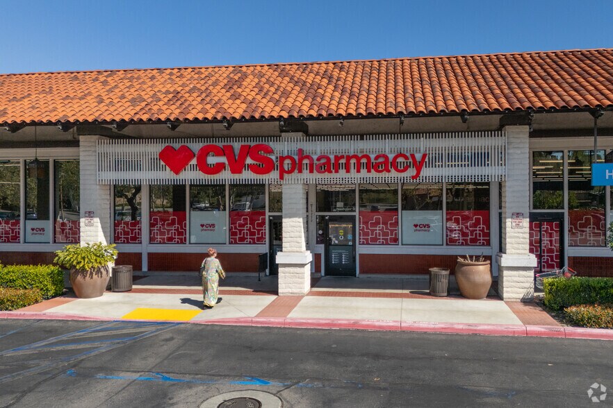 25272 Marguerite Pky, Mission Viejo, CA à vendre - Photo du bâtiment - Image 2 de 8