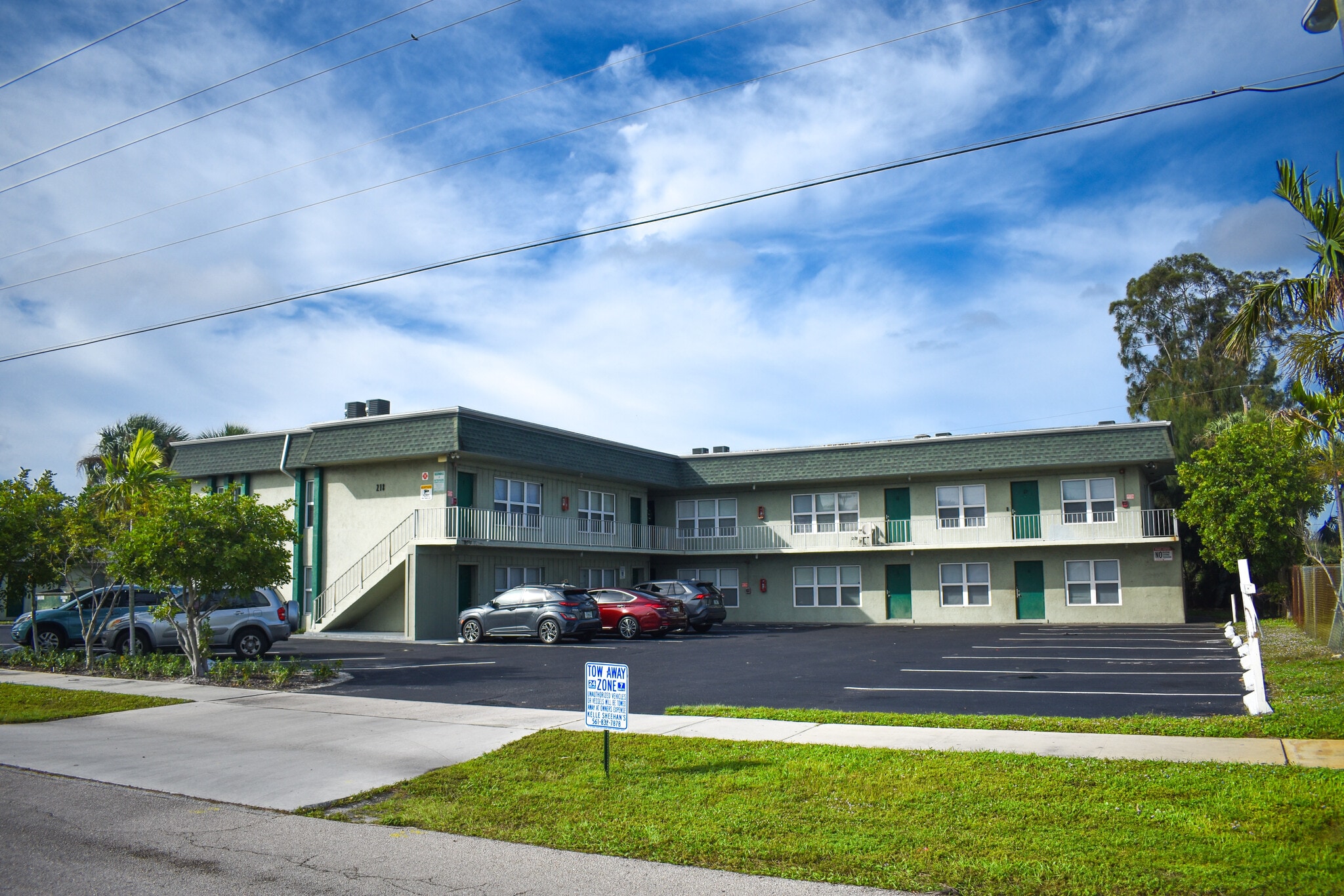 Bayberry Apartments portfolio of 1 properties for sale on LoopNet.ca Primary Photo- Image 1 of 11